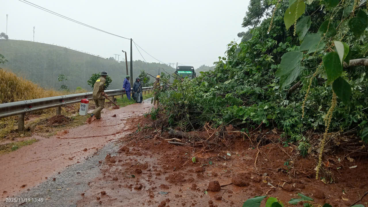 TÌNH HÌNH MƯA LŨ VÀ CÔNG TÁC CỨU HỘ, CỨU NẠN TẠI XÃ EA RIÊNG